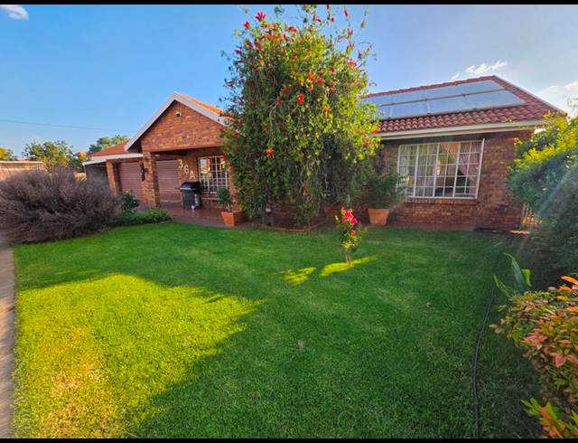 3 BEDROOM TOWNHOUSE FOR SALE IN KOOKRUS